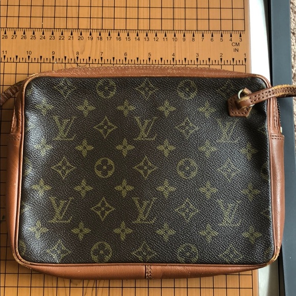 Louis Vuitton Handbags - Louis Vuitton Clutch wristlet.
